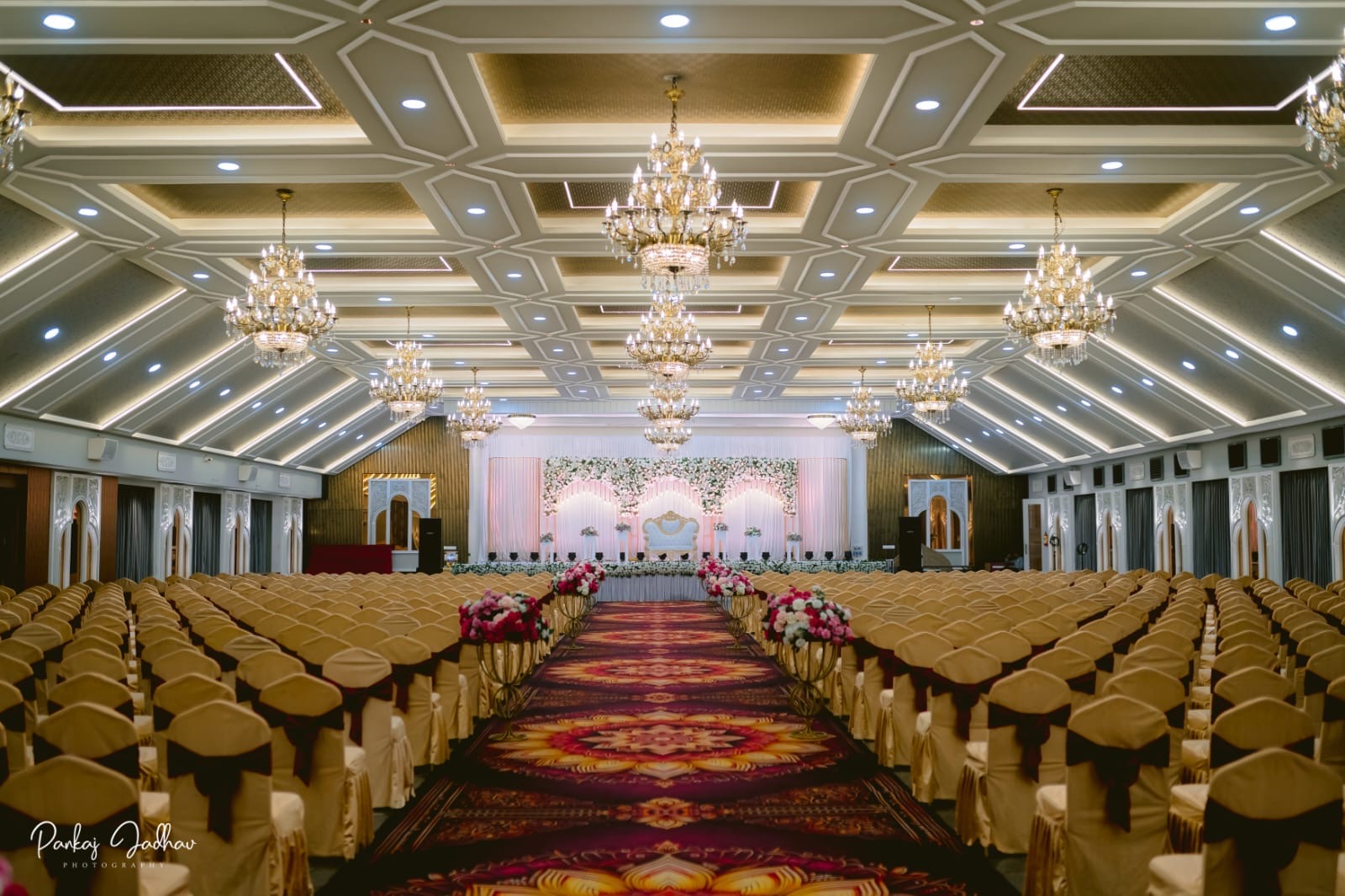 Banquet hall seating